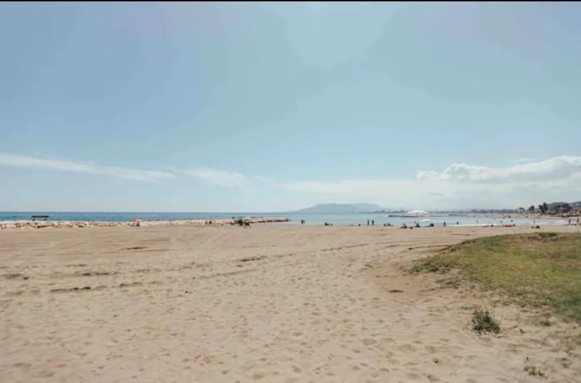 La Playa De El Palo Apartment Malaga Luaran gambar